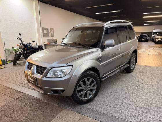 MITSUBISHI PAJERO TR4 2.0 4X2 16V 140CV FLEX 4P AUTOMÁTICO MITSUBISHI PAJERO TR4 2.0 4X2 16V 140CV FLEX 4P AUTOMÁTICO